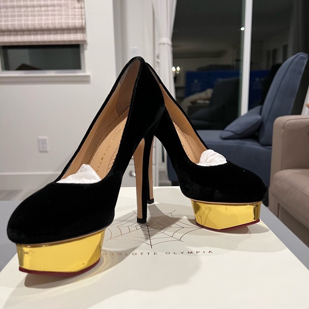 NWT Kiss me dolly Black Velvet/Metallic Calf EU 36 US 5.5